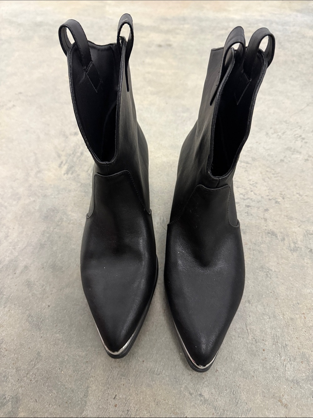 Universal Thread Black Pointed-Toe Ankle Booties with Pull Tabs